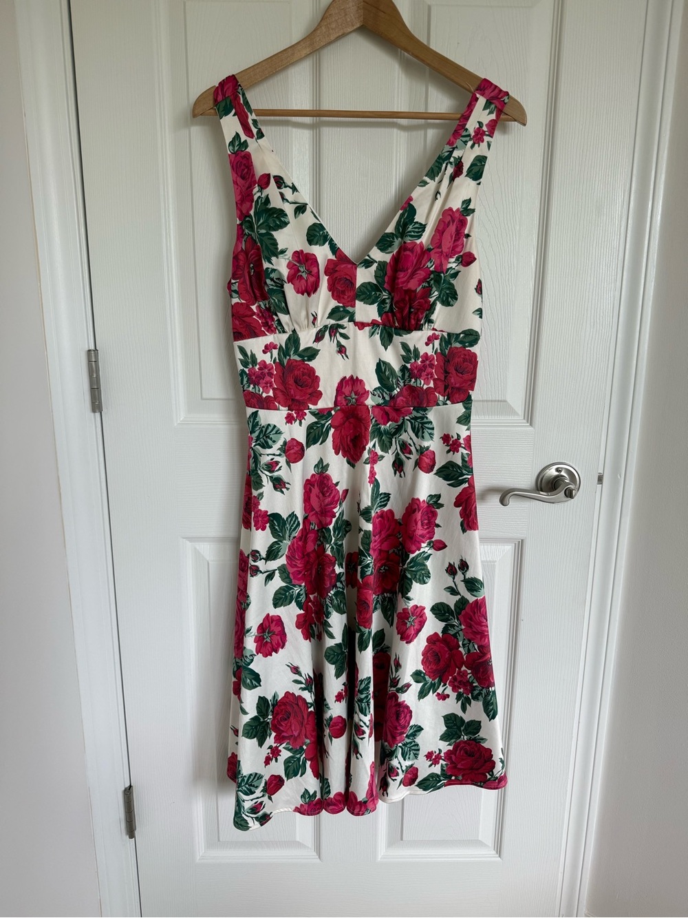 NWT Women’s Bettie Page by Tatyana red floral fit and flare